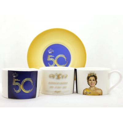 Maxima 50 Kop en Schotel (Bone China) Tijdelijk €2,49 verzendkosten Incl. 25 GRATIS kaarten! Maxima 50 Kop en Schotel (Bone China) Tijdelijk €2,49 verzendkosten Incl. 25 GRATIS kaarten!